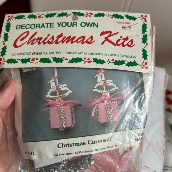 4/$50 Pink Christmas 1970 Carousel Ornament craft kit 🥰 - Picture 3 of 6